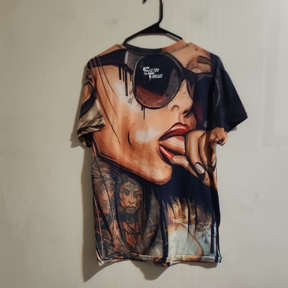Trendy Graphic Short Sleeve Tee - Multicolor - Picture 4 of 7